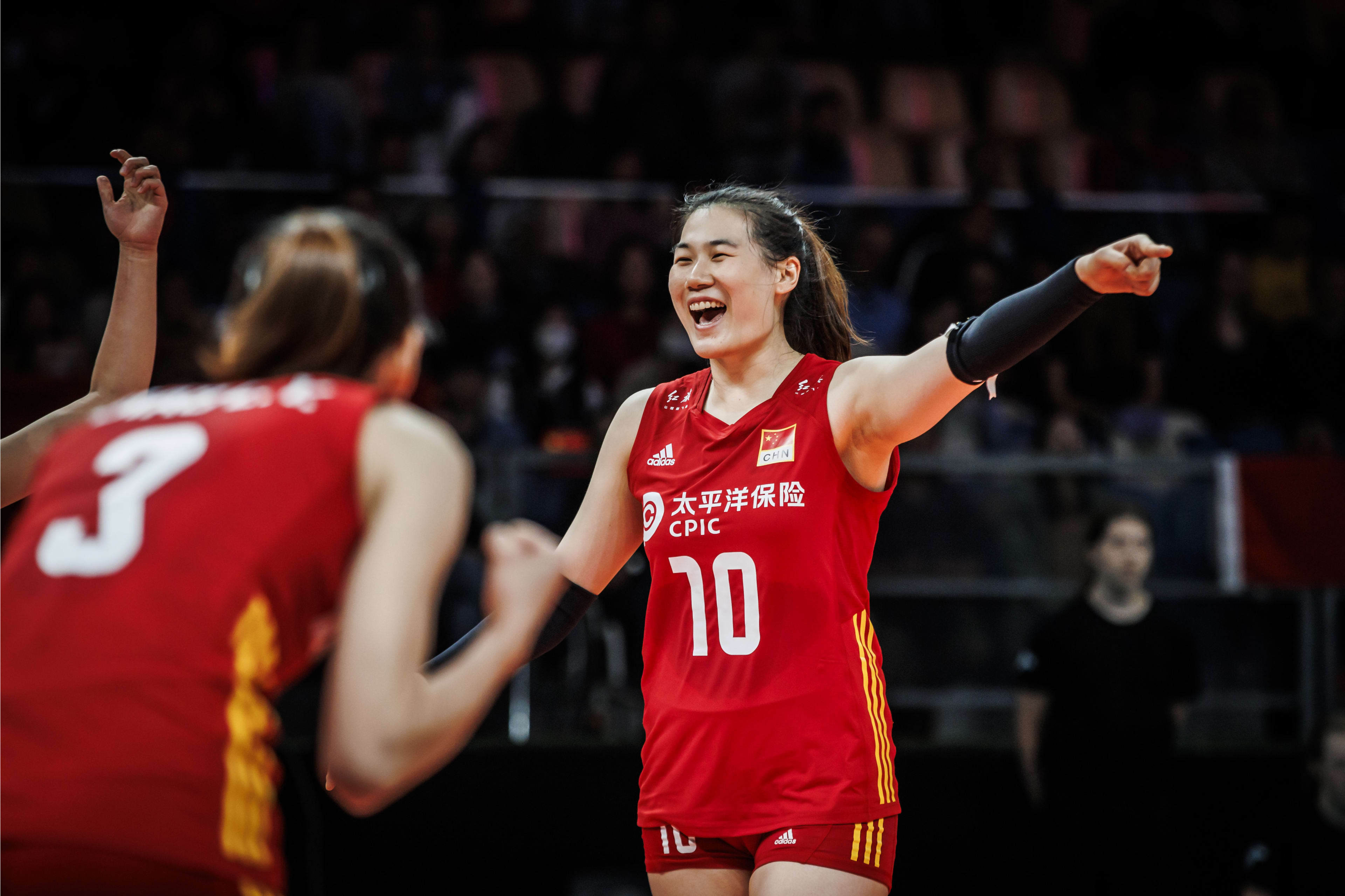 比赛局势复杂引发热议！，Doinb在塞尔维亚队比赛中出色发挥全场沸腾不已的简单介绍