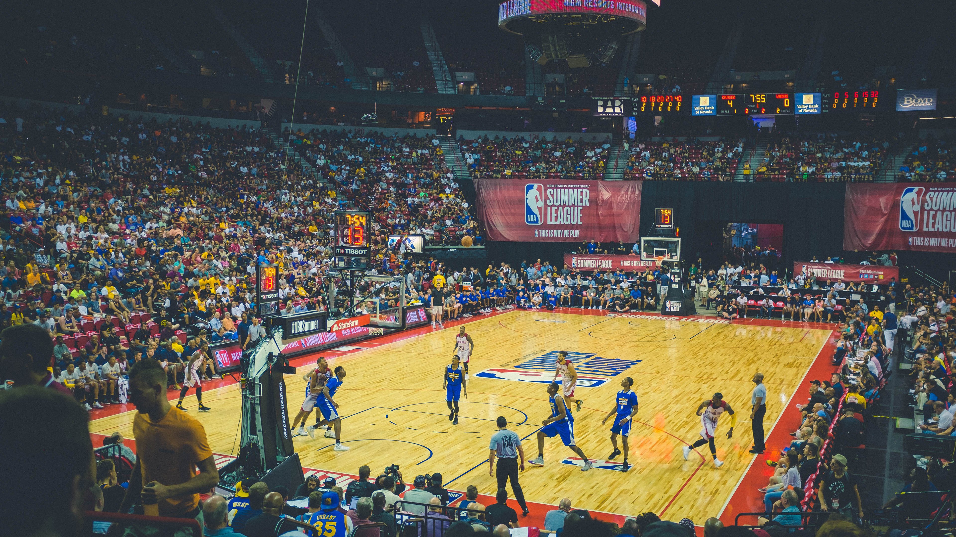  明晨大奖赛焦点战！休斯顿火箭迎战密尔沃基雄鹿，爆冷或上演