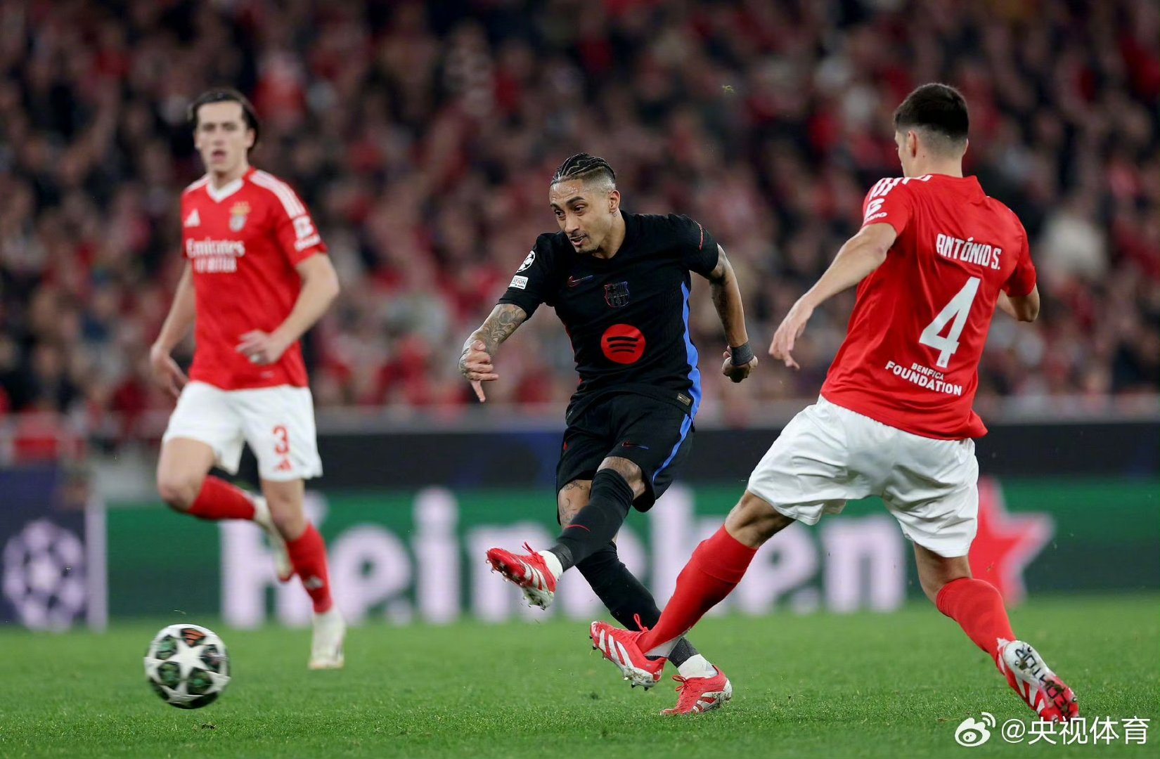 关于足总杯常规赛对决在即！本菲卡演练定位球，北京首钢密集防守应对的信息